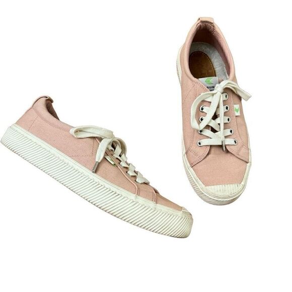 Cariuma OCA Low Canvas Sneakers in Rose Size 8.5 - Picture 1 of 10
